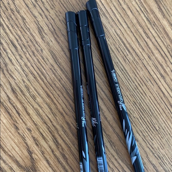 Pen 🖊 - Picture 1 of 3